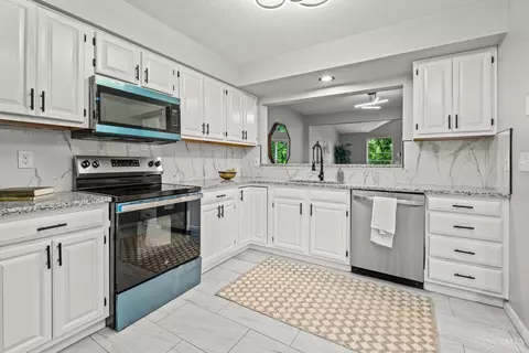 Kitchen - 1718 Emerald Glade Ln, Cincinnati, OH 45255 photo 3 of 3