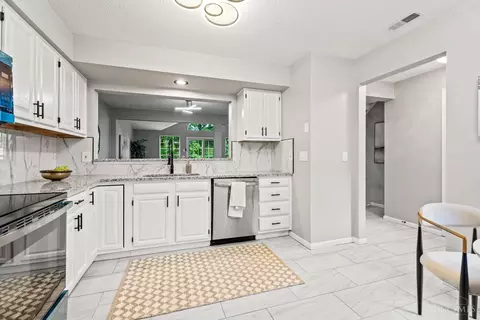 Kitchen - 1718 Emerald Glade Ln, Cincinnati, OH 45255 photo 2 of 3