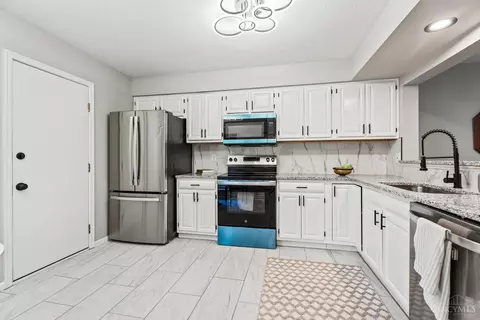Kitchen - 1718 Emerald Glade Ln, Cincinnati, OH 45255 photo 1 of 3
