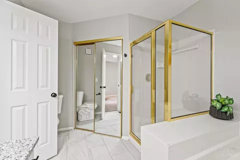 Bath - 1718 Emerald Glade Ln, Cincinnati, OH 45255 photo 3 of 4