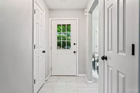 Entry Way - 1718 Emerald Glade Ln, Cincinnati, OH 45255 photo 1 of 3