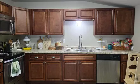 219 Orchard Cir, Blanchester, OH 45107 photo 10
