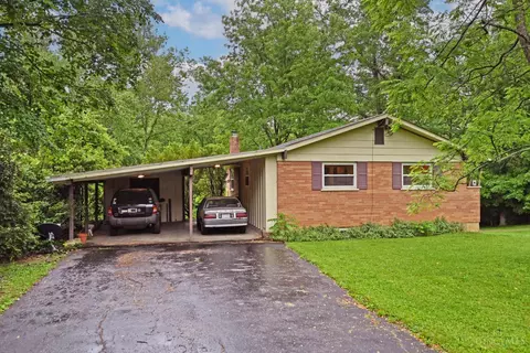 912 Meadow Ridge Dr, Cincinnati, OH 45245
