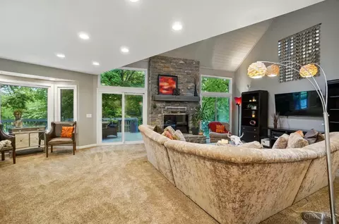 Living - 14 Heritage Rd, Blue Ash, OH 45241 photo 1 of 6