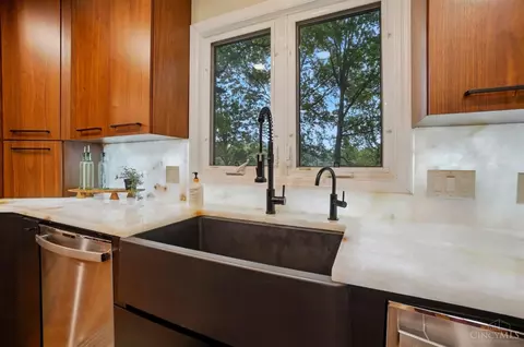 Kitchen - 14 Heritage Rd, Blue Ash, OH 45241 photo 6 of 8