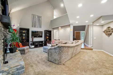 Living - 14 Heritage Rd, Blue Ash, OH 45241 photo 3 of 6