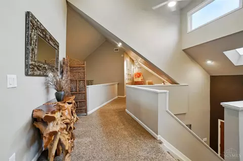 Entry Way - 14 Heritage Rd, Blue Ash, OH 45241 photo 2 of 2