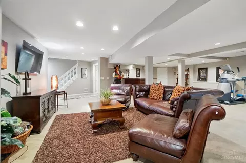 Living - 14 Heritage Rd, Blue Ash, OH 45241 photo 6 of 6