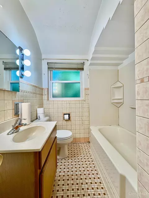 Bath - 2936 Boudinot Ave, Cincinnati, OH 45238 photo 1 of 1