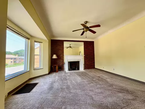 Living - 2936 Boudinot Ave, Cincinnati, OH 45238 photo 1 of 2
