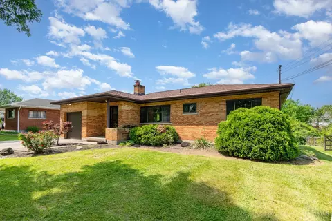Exterior - 868 Locust Ln, Cincinnati, OH 45245 photo 6 of 8