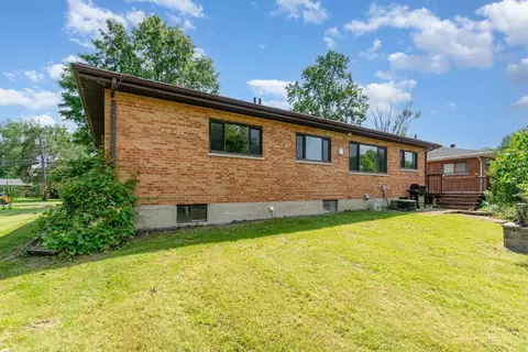 Exterior - 868 Locust Ln, Cincinnati, OH 45245 photo 4 of 8