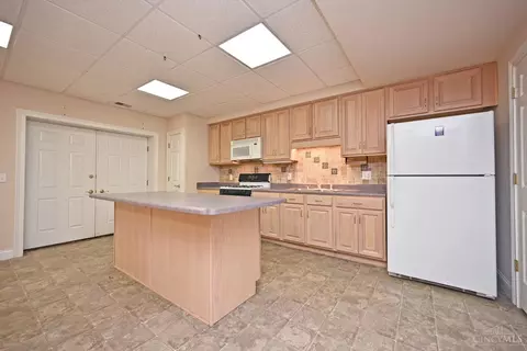Kitchen - 4541 Morrow Meadow Dr, Morrow, OH 45152 photo 9 of 10