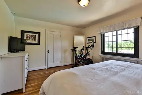 Bedroom - 2896 Galbraith Rd, Amberley, OH 45237 photo 5 of 9