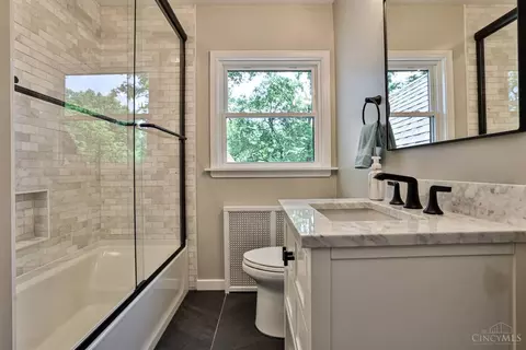 Bath - 2896 Galbraith Rd, Amberley, OH 45237 photo 4 of 4