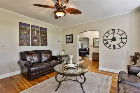 Living - 2896 Galbraith Rd, Amberley, OH 45237 photo 3 of 9