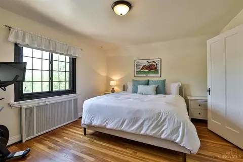 Bedroom - 2896 Galbraith Rd, Amberley, OH 45237 photo 6 of 9