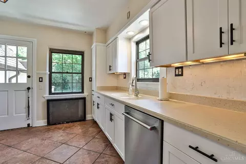 Kitchen - 2896 Galbraith Rd, Amberley, OH 45237 photo 3 of 4