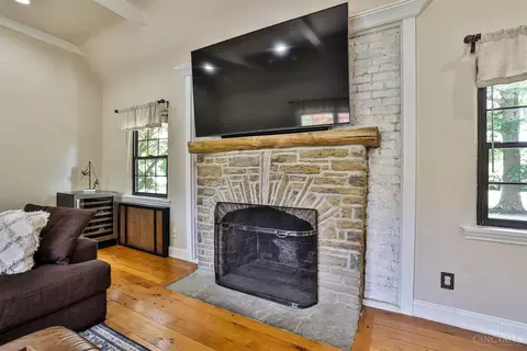 Living - 2896 Galbraith Rd, Amberley, OH 45237 photo 9 of 9