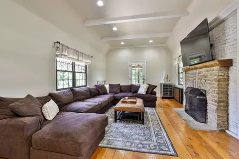 Living - 2896 Galbraith Rd, Amberley, OH 45237 photo 5 of 9