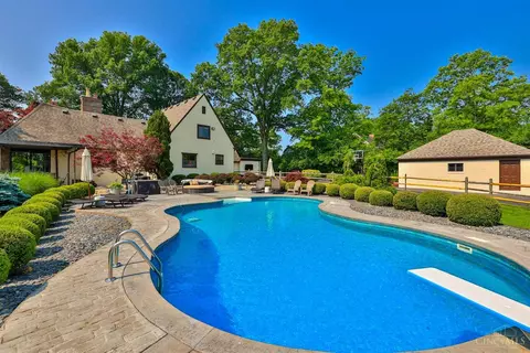 Exterior - 2896 Galbraith Rd, Amberley, OH 45237 photo 9 of 19