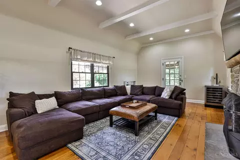 Living - 2896 Galbraith Rd, Amberley, OH 45237 photo 6 of 9
