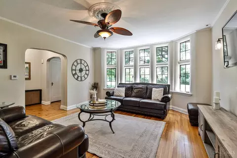 Living - 2896 Galbraith Rd, Amberley, OH 45237 photo 4 of 9
