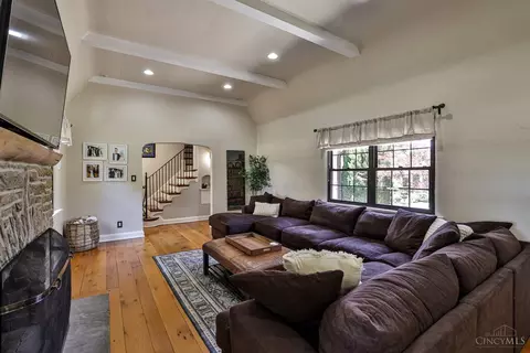 Living - 2896 Galbraith Rd, Amberley, OH 45237 photo 7 of 9