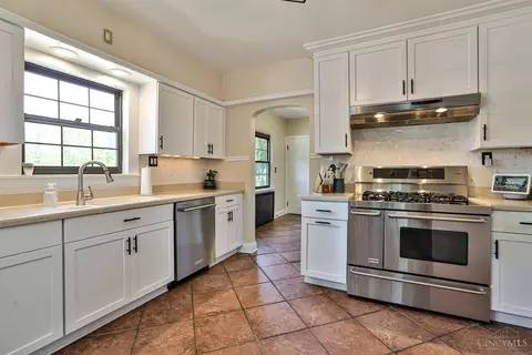 Kitchen - 2896 Galbraith Rd, Amberley, OH 45237 photo 2 of 4