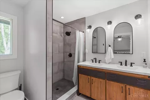 Bath - 7066 Weidner Rd, Springboro, OH 45066 photo 2 of 5