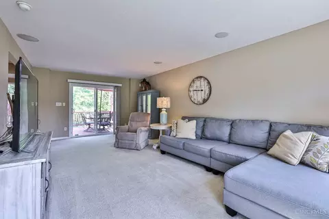 5655 Beechtree Ln, Hamilton Township, OH 45039 photo 4