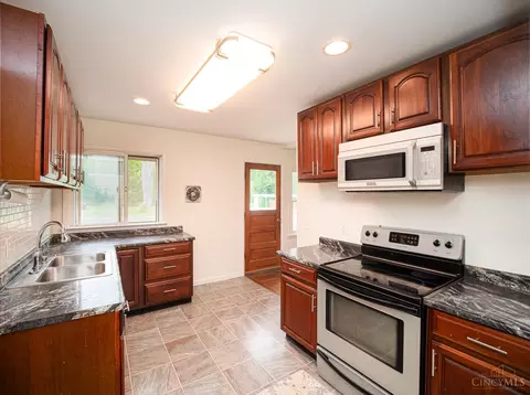 Kitchen - 474 Blossom Ln, Cincinnati, OH 45244 photo 1 of 2