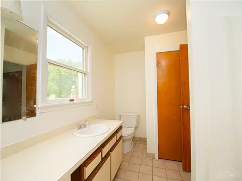 Bath - 474 Blossom Ln, Cincinnati, OH 45244 photo 2 of 4