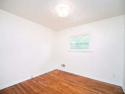 Bedroom - 474 Blossom Ln, Cincinnati, OH 45244 photo 3 of 6