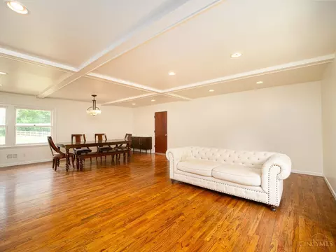 Living - 474 Blossom Ln, Cincinnati, OH 45244 photo 2 of 4