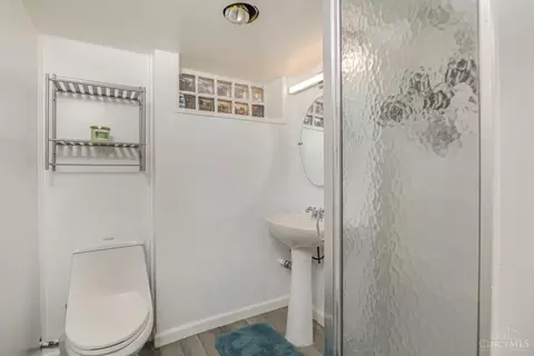 Bath - 1085 Newcastle Dr, Cincinnati, OH 45231 photo 2 of 2