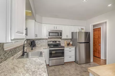 Kitchen - 1085 Newcastle Dr, Cincinnati, OH 45231 photo 1 of 2