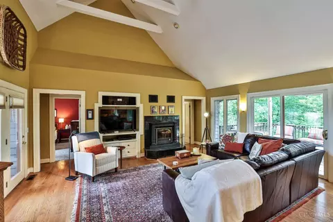 Living - 3558 Rawson Pl, Cincinnati, OH 45209 photo 4 of 6