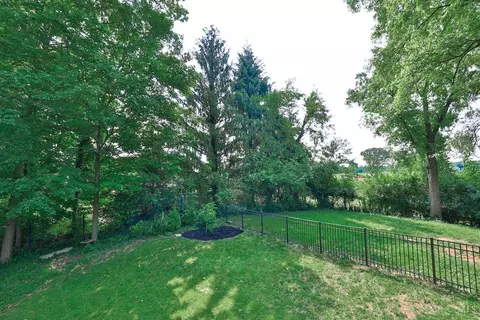 Exterior - 3558 Rawson Pl, Cincinnati, OH 45209 photo 14 of 17