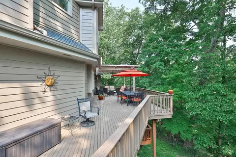 Exterior - 3558 Rawson Pl, Cincinnati, OH 45209 photo 15 of 17