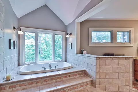 Bath - 3558 Rawson Pl, Cincinnati, OH 45209 photo 2 of 6