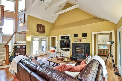 Living - 3558 Rawson Pl, Cincinnati, OH 45209 photo 3 of 6