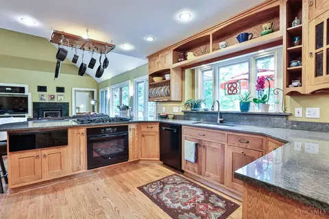 Kitchen - 3558 Rawson Pl, Cincinnati, OH 45209 photo 3 of 7