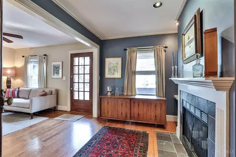 Entry Way - 3558 Rawson Pl, Cincinnati, OH 45209 photo 2 of 7