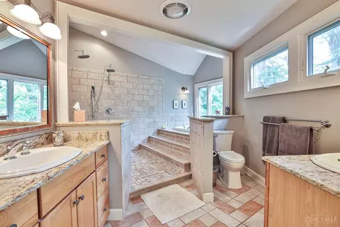 Bath - 3558 Rawson Pl, Cincinnati, OH 45209 photo 1 of 6