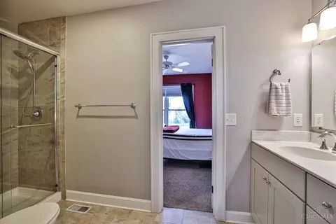 Bath - 3558 Rawson Pl, Cincinnati, OH 45209 photo 4 of 6