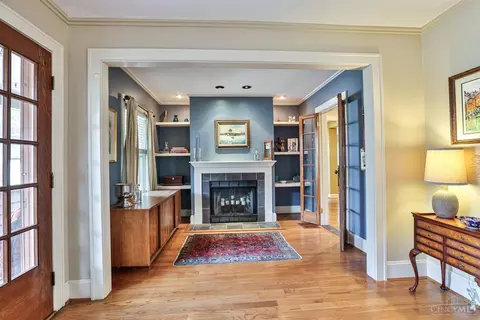Entry Way - 3558 Rawson Pl, Cincinnati, OH 45209 photo 1 of 7