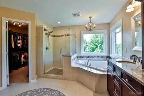 Bath - 897 Southerness Dr, Cincinnati, OH 45245 photo 2 of 7