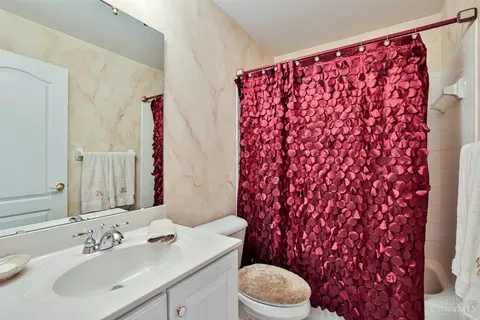 Bath - 897 Southerness Dr, Cincinnati, OH 45245 photo 6 of 7
