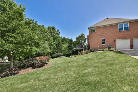 Exterior - 897 Southerness Dr, Cincinnati, OH 45245 photo 12 of 15
